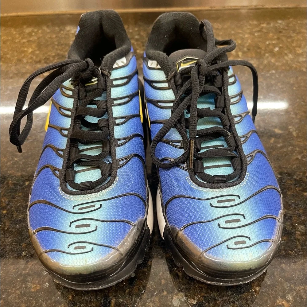 Nike AIR MAX PLUS HYPER SKY BLUE And Black Kids MIAMI VICE Sneakers Size 4.5Y